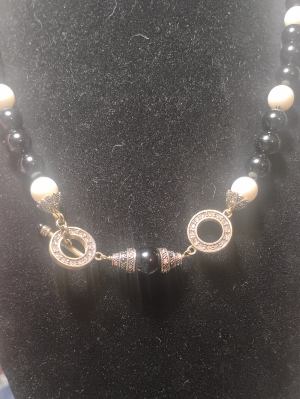 Heidi Daus "Let Me Count The Ways" 22-1/2" Toggle Necklace Black & White Beads - Picture 2 of 4